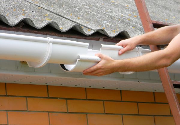 Gutter Hanging in Muskegon
